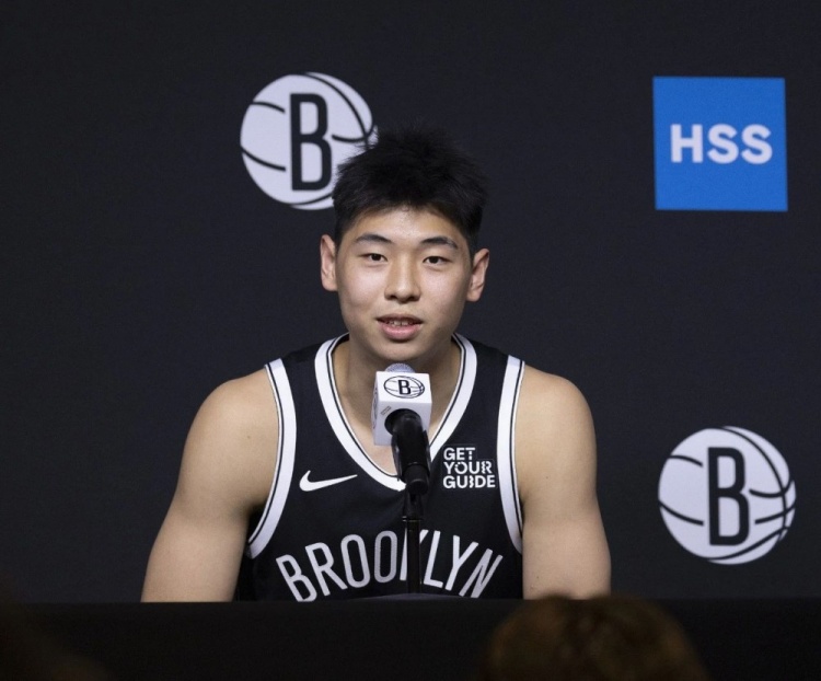 连续2场被雪藏，崔永熙还有机会留在NBA吗？